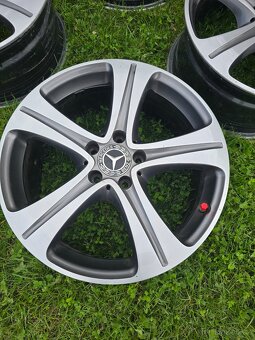 Mercedes E R18 - 5