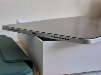 Apple iPad Air M1 (5th Gen) 64GB 2022 - 5