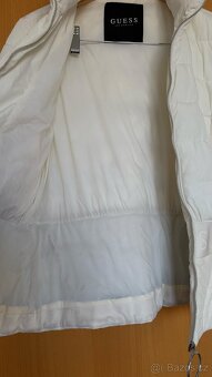 Bílá zimní bunda Guess, vel. S - 5