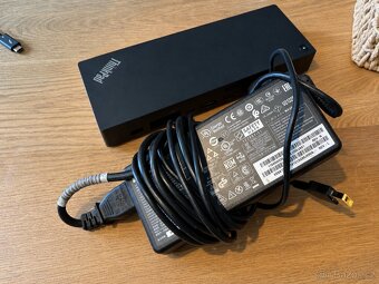 Lenovo ThinkPad Universal Thunderbolt 4 Dock 40B0 - 5