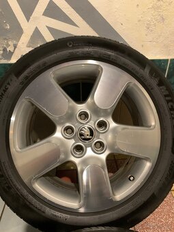 Alu kola Škoda R17 5X112 LETNÍ PNEU 225/50 R17 MICHELIN - 5
