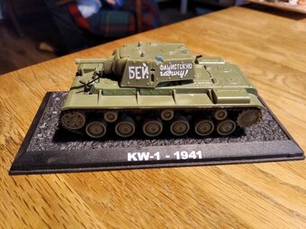 Malá sbírka tanků II.sv.válka - vše 290,- - 5