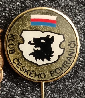 Odznaky: 2 x Vzorný pohraničník-25 let- Klub čes.pohraničí. - 5