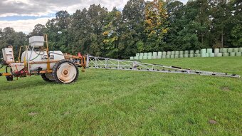 Postřikovač Knight 2000l 18m tažený - 5