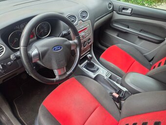 Ford Focus 1.6i - 5