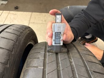 Bridgestone 225/45/18 - 5