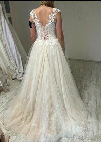 Ivory svatební šaty s nádechem růžové - 5