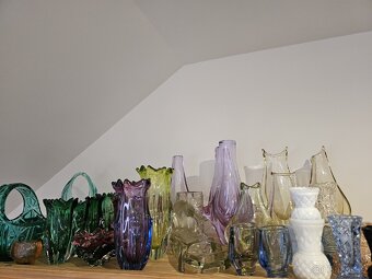 Sbírám STARÉ VÁZY, RETRO VÁZIČKY, HUTNÍ SKLO, FIGURKY - 5