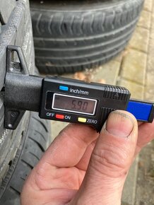 Pneu 215/60 R16 - 5