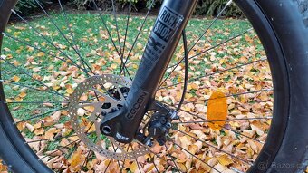 Celoodpružené Carbon horské elektrokolo Trek, Bosch CX - 5