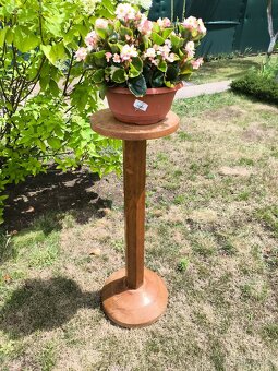 Retro stojan dřevěný ( > 50 let ) - rozměry 95 x 34 x 30 cm - 5