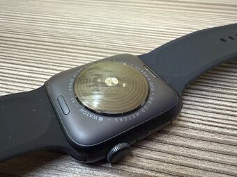 Apple Watch SE 2022 44mm černé, pěkný stav - 5