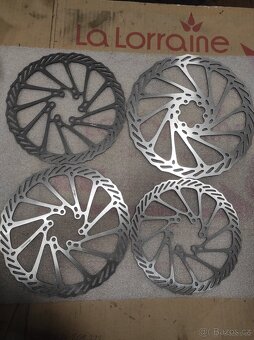 Brzdové kotoučů uchycení 6 děr a centralok.1 - 5