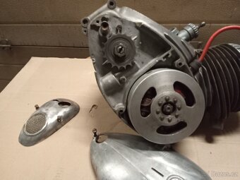 Motor na Čz 150 prodám má výměněná ložiska a gufera - 5