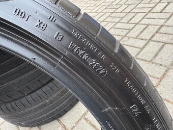 Pirelli P Zero 255/35/21 - 5