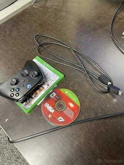 Prodám Microsoft Xbox Series X - 5