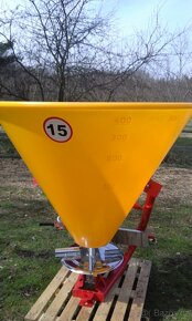 Rozmetadlo plastové Abra 500 litrů - 5