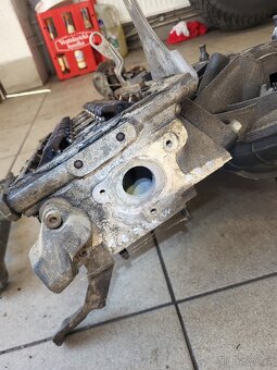 Hlava 1.6 75kw vacka ventilove viko vstriky - 5