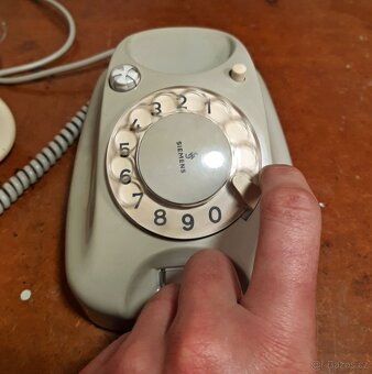 Funkční pevný telefon Siemens-Halske, rok 1954 - 5