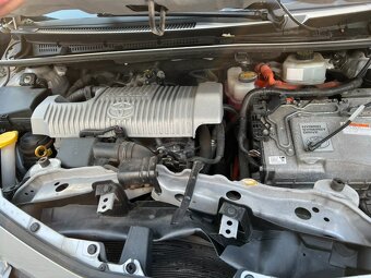 TOYOTA YARIS HYBRID 1,5 náhradní Dily - 5