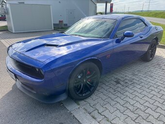 Dodge Challenger 5,7 hemi - 5