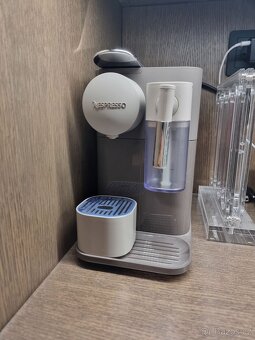 Kávovar DeLonghi Nespresso + stojan na kapsle (ve výborném s - 5