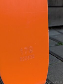 Prémiové švýcarské lyže AK ORANGE POP, 179cm, 2023 - 5