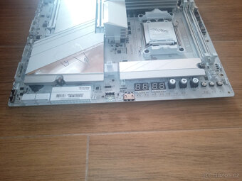 GIGABYTE X870 AORUS TACHYON ICE - 5