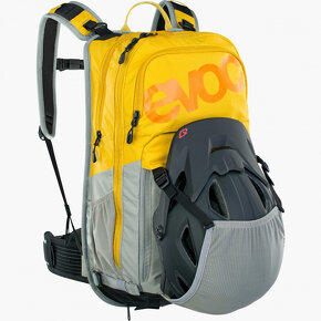 Nový batoh EVOC Stage 18L Curry-Stone - 5