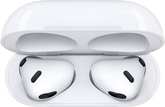 Apple AirPods 3 s nabíjecím pouzdrem MagSafe. - 5