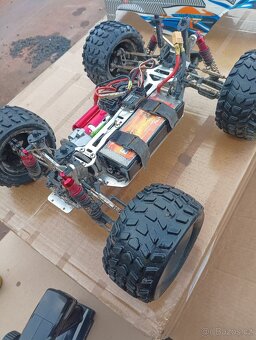 RC auto 1/8 - 5