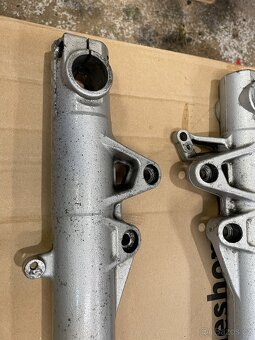 BMW F800S ST - přední vidlice - 5