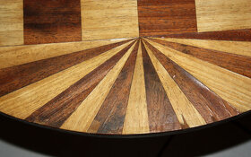 Šachy, starý šachový stůl, šachovnice, šachové figury - 5