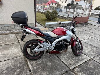 Suzuki GSR 600 - 5