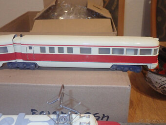 Rychlík Märklin H0 ST800, třídílný, slonovinově červená s or - 5