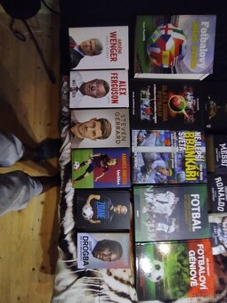 Prodám kompletní sbírku 15 knih o fotbale . - 5
