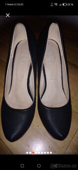 Černé značkové lodičky na nízkém podpatku - 5