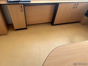 Rohový kancelářský stůl ve tvaru U - 5