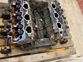 MERCEDES BENZ - BLOK MOTORU S HLAVAMI V6 - 5