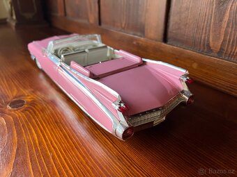Model auta Cadillac Eldorado 1:18 - 5