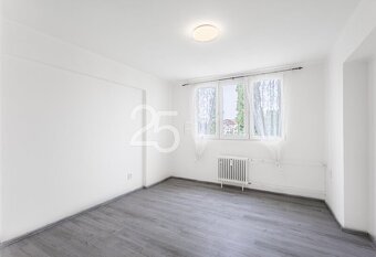 Prodej bytu po rekonstrukci, 2+1 s prostornou šatnou a balko - 5
