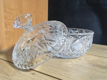 Broušená dóza s víkem s úchytem - 5