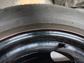 Prodám zimní pneum 215/55 R16 - 5
