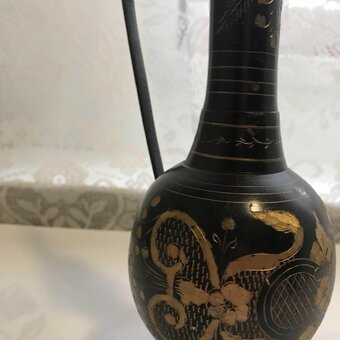 Černé tepané karafy, váza a vintage - 5