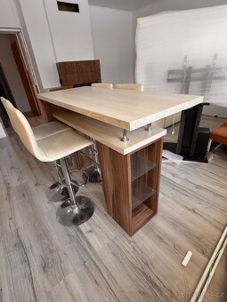 Barový stůl a zidlle - 5