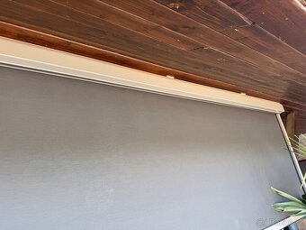 Prodám stínící roletu vysokou 256 cm a širokou 426 cm - 5