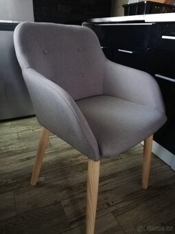 Nová jídelní křesla v šedé  i v černé barvě - 5