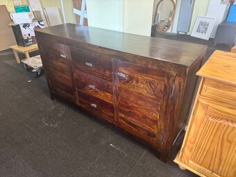 Krásná hnědá velká celodřevěná komoda z palisandru - 5