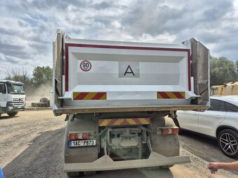 MERCEDES BENZ AROCS 3240 8x4 třístranný sklápěč - 5