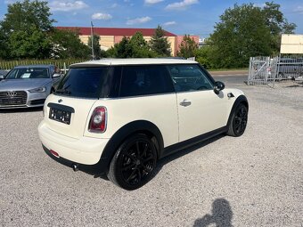 Mini Cooper 1.4i 55kW 136 205 km - 5